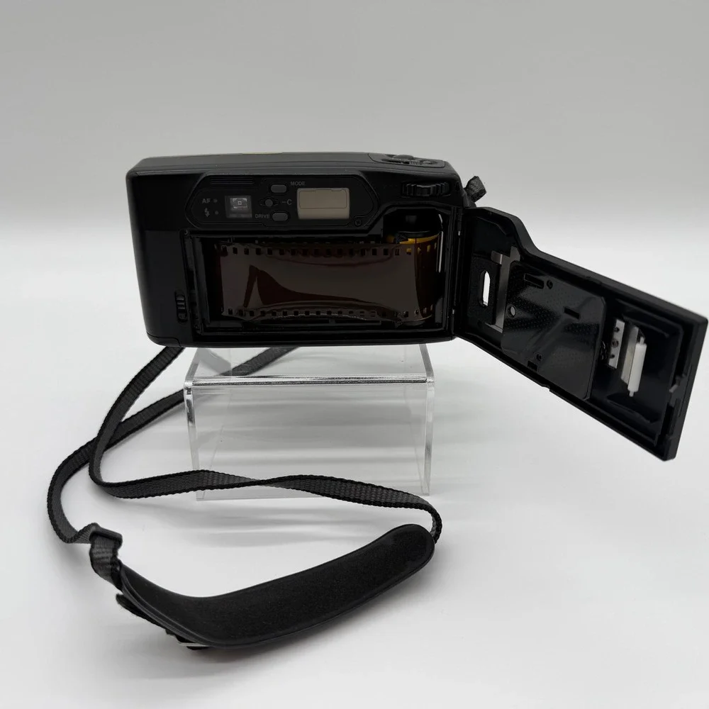 Pentax IQZoom 900 35mm Film Camera 38-90mm Zoom Lens Case Manual Strap
